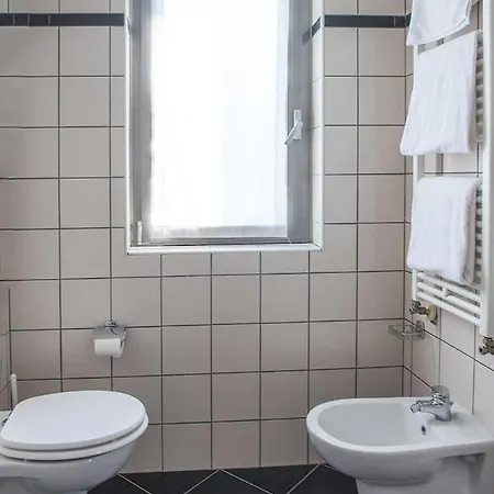 In Guest - Spacious Double In Alba Pensjonat Alba (Piedmont)