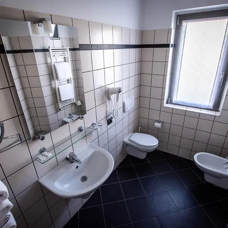 In Guest - Spacious Double In Alba * Alba (Piedmont)